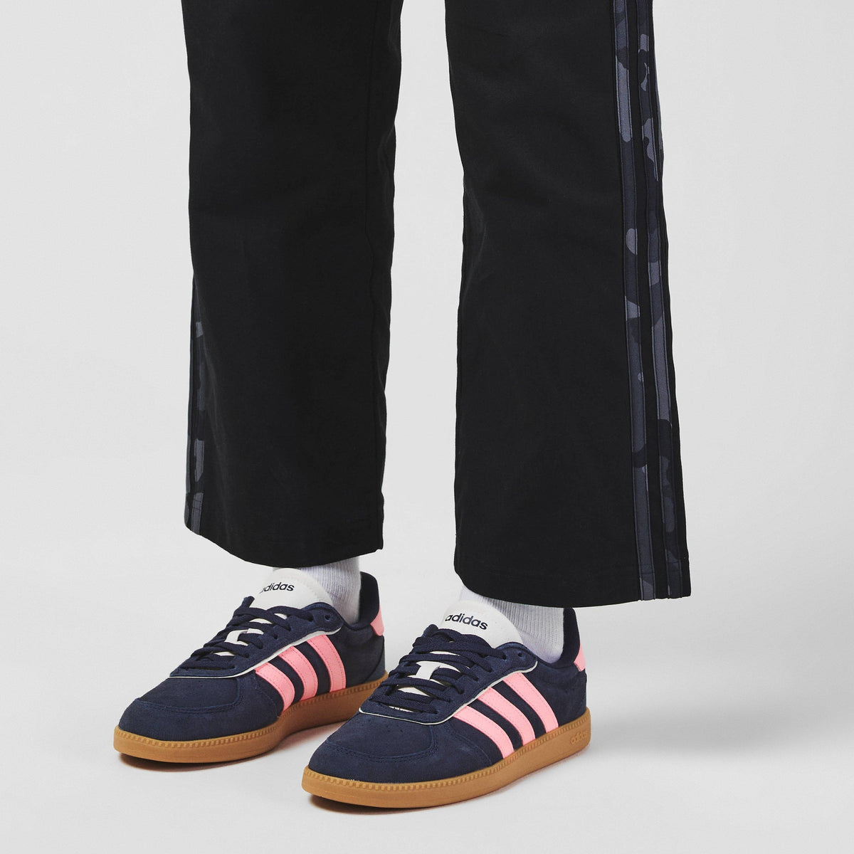 adidas Breaknet Sleek Suede Shoes – zdjęcie 2