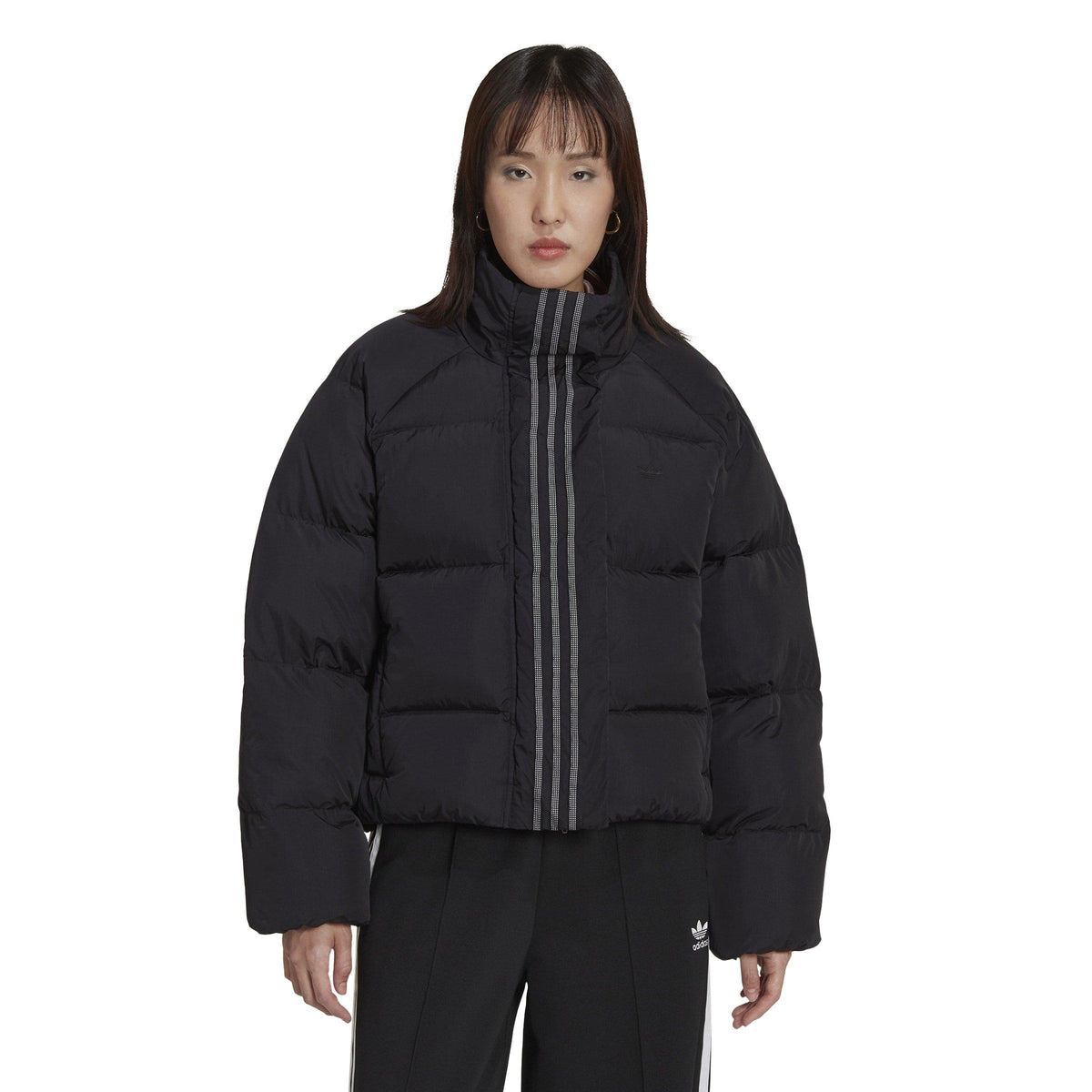 adidas Down Long Sleeve Oversized Fit Short Puffer Jacket – kurtka damska, kolor czarny – zdjęcie 2