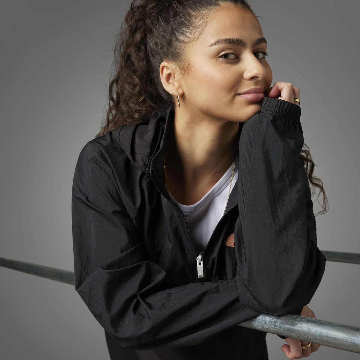 adidas Lift Your Mind Windbreaker Jacket – kurtka damska, kolor czarny – zdjęcie 4
