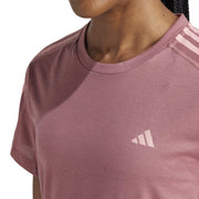 adidas Own The Run Three-Stripe T-Shirt – t-shirt damski, kolor czerwony – zdjęcie 4