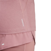 adidas Own The Run Three-Stripe T-Shirt – t-shirt damski, kolor czerwony – zdjęcie 5