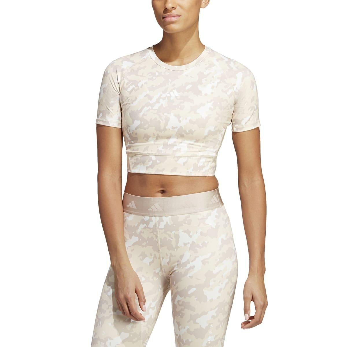 adidas Techfit Camo Print Training T-Shirt – koszulka treningowa damska, kolor beżowy – zdjęcie 4